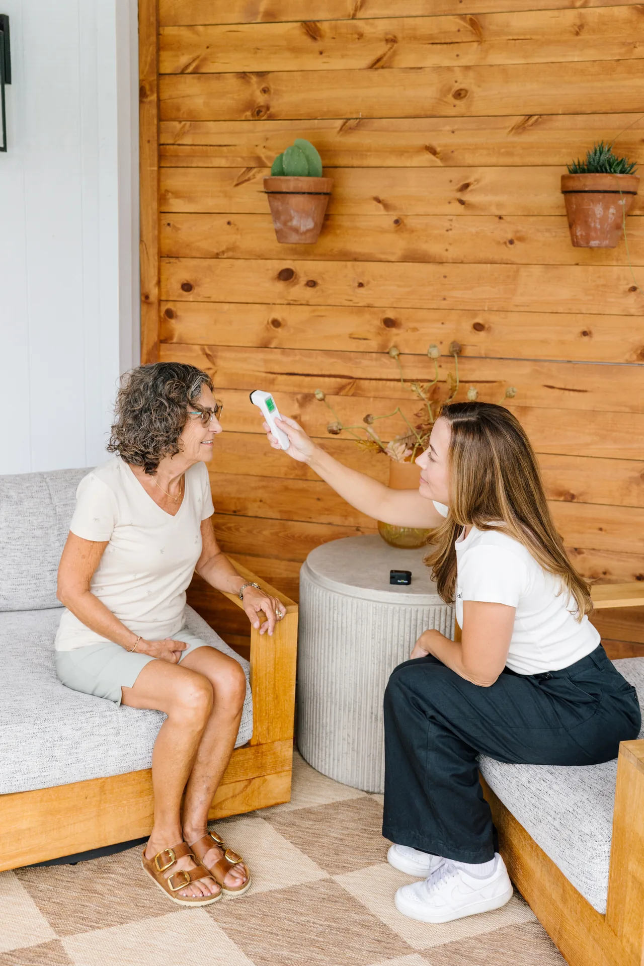 A Prata Health nurse and an older client during a relaxed in-home check-in